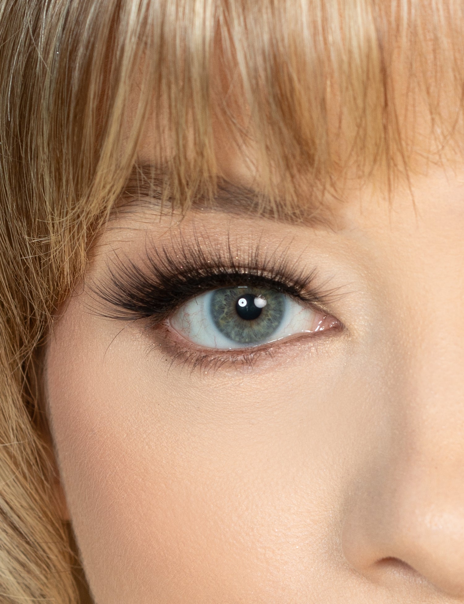 ROUND EYES